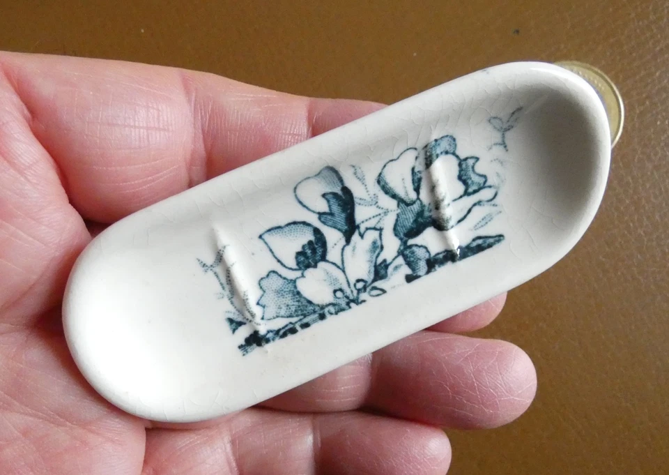 Ancien Dinette Porte Savon Peigne Faïence Fleur Bleu Sarreguemines Ter de Fer ?? - Immagine 1 di 4