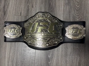 Cinturón Daniel Cormier inscrito firmado autografiado UFC CERTIFICADO DE AUTENTICIDAD JSA - Imagen 1 de 4