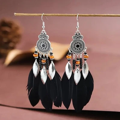 Pendientes colgantes de plumas elegantes boho-chic (7 opciones de color) Foto 1 de 4