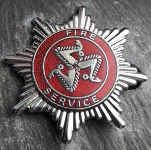 ISLE OF MAN FEUERWEHR MÜTZENABZEICHEN. - Bild 1 von 2