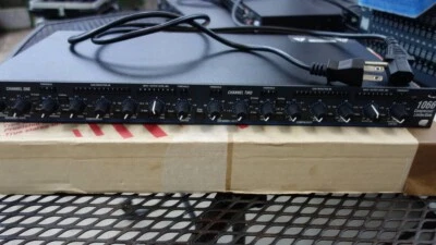 DBX 1066 Dual Channel Compressor / Limiter /Gate Tested Working 100V-120V - Image 1 of 4