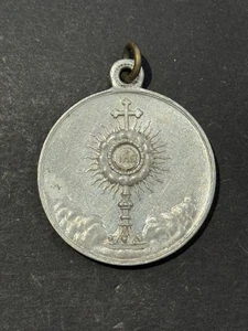 Antique religious medals ALUMINIUM "CALIZ DE JESUS" (4 x 3 CM) - Picture 1 of 2