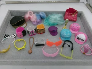 LOL Surprise Puppe Konvolut Geldbörsen Handtaschen, Hüte, Perücken, Gläser und mehr - Bild 1 von 22
