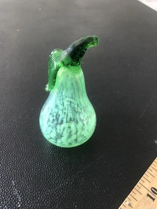 Green Art Glass Murano Style Pear Fruit Hand Blown Life Size Vintage - Picture 1 of 5