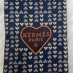 Hermes Seidenkrawatte Herzmuster mehrfarbig ohne Karton unbenutzt. - Bild 1 von 17