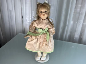 Künstlerpuppe W.P.M. Puppe Hildegard Günzel Vinyl Puppe 50 cm. Top Zustand. - Bild 1 von 4