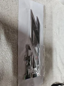 2014-2018 Chevy Silverado Z71 4x4 Front Fender Emblem Chrome/Grey OEM USED - Bild 1 von 3
