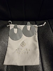 Kendra Scott Didi Hammered Brushed Gray Statement Earrings - Picture 1 of 4