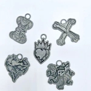 Disney Descendants Charms 5 Metal Pirates Rule Chillin Like A Villain Rebel - Picture 1 of 4