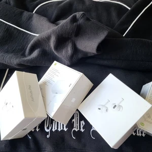 Airpods (2ème génération ) neuf, scellé avec tout inclus - Photo 1 sur 2