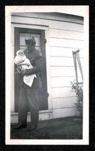 WW2 ERA SOLDIER/DAD DRESS UNIFORM w/BABY HOUSE PORCH OLD/VINTAGE PHOTO- E274 - Picture 1 of 1