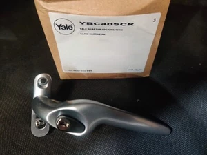 Yale UPVC Satin Chrome Universal Window Handle (right) Locking 40mm bar - Picture 1 of 1