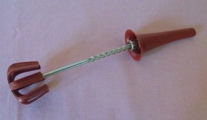 RETRO RED HAND HELD KITCHEN SPIRAL FROTHER / WHISK / BEATER
