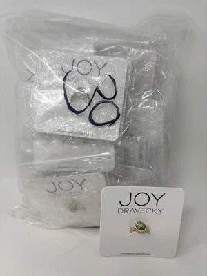 Lote a granel de liquidación de 30 anillos Joy Dravecky Chloe circonita cúbica chapados en oro Foto 1 de 4