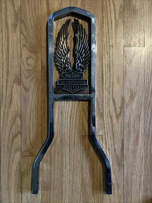 Respaldo vertical Harley-Davidson con medallón Eagle Wings DE COLECCIÓN Foto 1 de 4