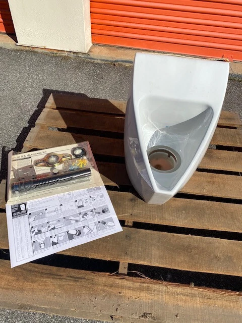 Sloan Waterless Urinal WES-7000 - Image 1 of 1