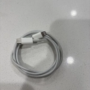 Apple 1m USB-C to Lightning Cable - White - Zdjęcie 1 z 3