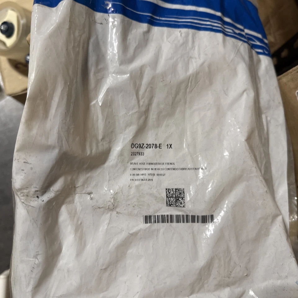 Manguera de freno del lado del conductor 2013-2020 DG9Z2078E Ford Fusion Lincoln MKZ fabricante de equipos originales Foto 1 de 4