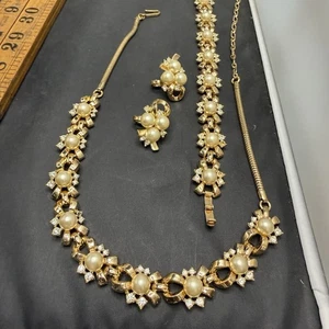 Juego de pendientes vintage Crown Trifari Parure, collar y pulsera perla, pedrería - Imagen 1 de 7