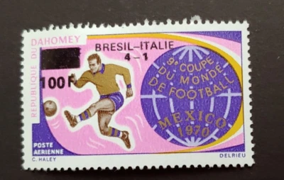 1970 SOCCER FOOTBALL SURCH 100FR VF MNH FRANCE FRANKREICH DAHOMEY K1 - Image 1 of 2