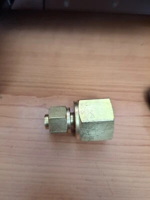 Swagelok B-8-TA-7-12   1/2" Tube adapt with nut installed x 3/4" FNPT - Image 1 of 3