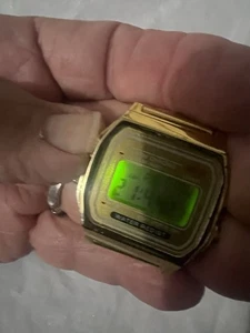 Orologio digitale, un design famoso, sveglia cronografo impermeabile, orologio unisex - Foto 1 di 10