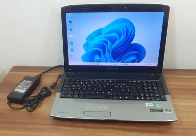 Medion Akoya P6812 Intel 2x2,2GHz NVIDIA GeForce GT 555M 4GB 128GB SSD Webcam - Bild 1 von 4