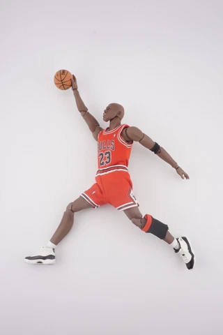Mafex No. 100 Chicago Bulls Michael Jordan action figure Medicom (authentic) Cover
