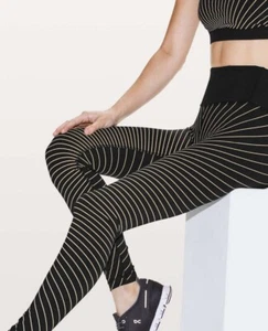 Lululemon Größe 4 Speed Wunder Fernlicht reflektierend schwarz weicher Sand 28" Schrittlänge - Bild 1 von 16