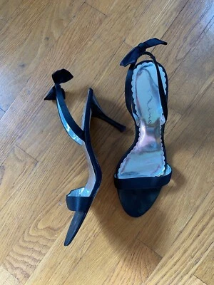 Pajarita negra Nina con tiras y lazo tacones de aguja Foto 1 de 4