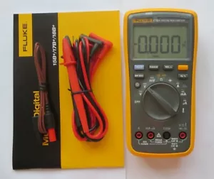 Fluke 17B+ Capacità Multimetro Digitale Auto Gamma Corrente Tensione AC DC Ohm - Foto 1 di 3