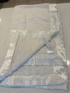 NEW $196 Giraffe At Home Luxe Throw Blanket 45" X 59 " White Super Soft And Cozy - Picture 1 of 8