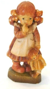 ANRI MINIATURA NIÑA "A LA HORA DE DORMIR" CON MUÑECA BEBÉ 1.5" DISEÑO SARAH KAY SAN VALENTÍN - Imagen 1 de 5