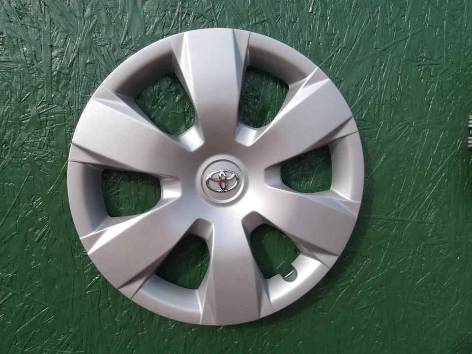 TOYOTA CAMRY HUBCAP OEM WHEELCOVER  61137 FACTORY 2007 TO 2011 ORIGINAL 16''  U4 - Image 1 of 1