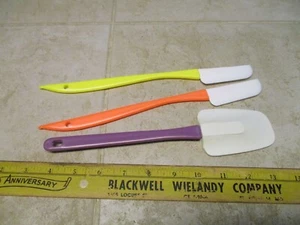 Vintage NOS Set Tupperware Silikon Schaber Spatel Löffel lila Griff Utensil - Bild 1 von 3