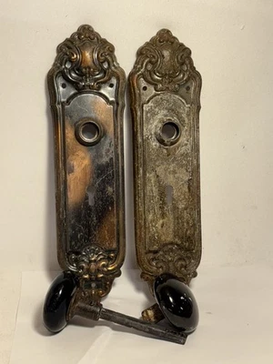 Placas de puerta victorianas antiguas vintage ornamentadas y asas originales con husillo Foto 1 de 4