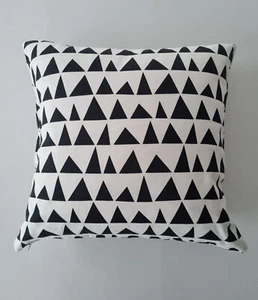 IKEA Kissenbezug "Eksnabbvinge" Schwarz/Weiß und Füllung 50x50 cm - Bild 1 von 3