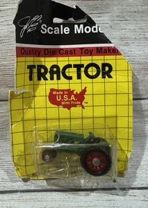 1:64 Scale Model John Deere Carded Farm Tractor Made in USA TG12 - Picture 1 of 4