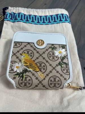 NUEVO CON ETIQUETAS~ Cartera Doble Plegable Bordada Jacquard Monograma Tory Burch T Foto 1 de 4