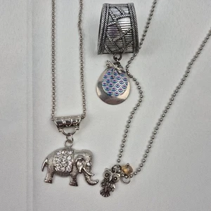 Set 3 Vintage Halsketten Elefant Eule Libelle Anhänger Boho skurril Tierschmuck - Bild 1 von 14