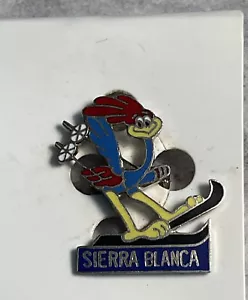 Sierra Blanca De Colección ROAD RUNNER Esquí Esquí Esquí Pin Insignia Nuevo México Prendedor de Recuerdo Raro - Imagen 1 de 4