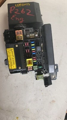 Caja de fusibles de motor Mitsubishi Galant 2009 con relé ECU delantero Foto 1 de 3