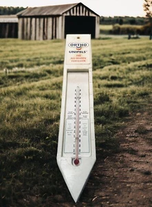Vintage Plastic Thermometer Ortho Unipels Fertilizer All Season Chevron Gas Oil. - Picture 1 of 7