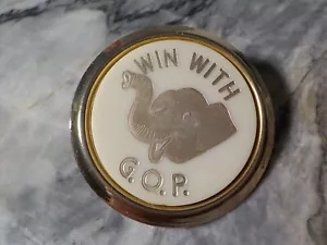 VINTAGE 1968 GANZMETALL GOLDFARBEN WIN MIT G.O.P. REPUBLIKANER KRAWATTENKLAMMER CLIP - Bild 1 von 4