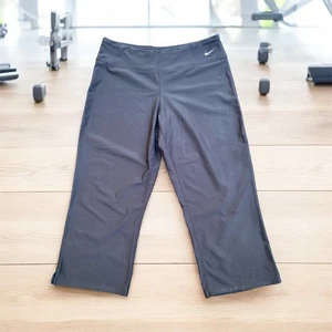 Nike Capri Crop Flare Allenamento Yoga Leggings Pantaloni Grandi Nero 227608-010 Fit Dry - Foto 1 di 9