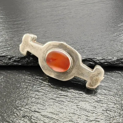 Broche de cornalina hecho a mano de plata de ley Foto 1 de 4