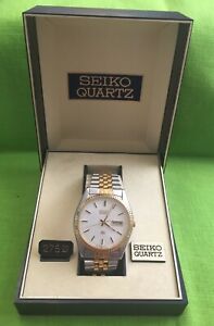 VINTAGE SEIKO QUARTZ FROM THE 1970'S IN ORIGINAL CASE - SOLD AS IS