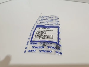 GENUINE VOLVO C30 S40 S60 S70 V50 V70 XC70 REAR SEAT BELT STOP CLIP 9194823 - Picture 1 of 3