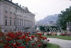 1964 Mirabell Ogród Kwiaty Fontanna Ludzie Salzburg Austria Kodachrome Zjeżdżalnia