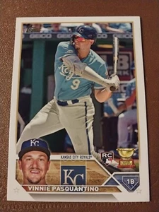 2023 TARJETA DE NOVATO BÉISBOL VINNIE PASQUANTINO TOPPS RADIOCONTROL #302 KC REAL PASQUATCH - Imagen 1 de 2
